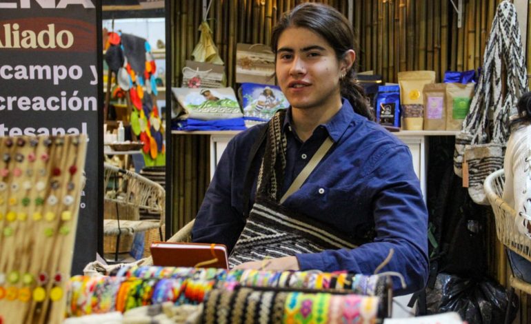  Del campo a Corferias: 12 proyectos campesinos participan en el estand del SENA en Expoartesanias 2025